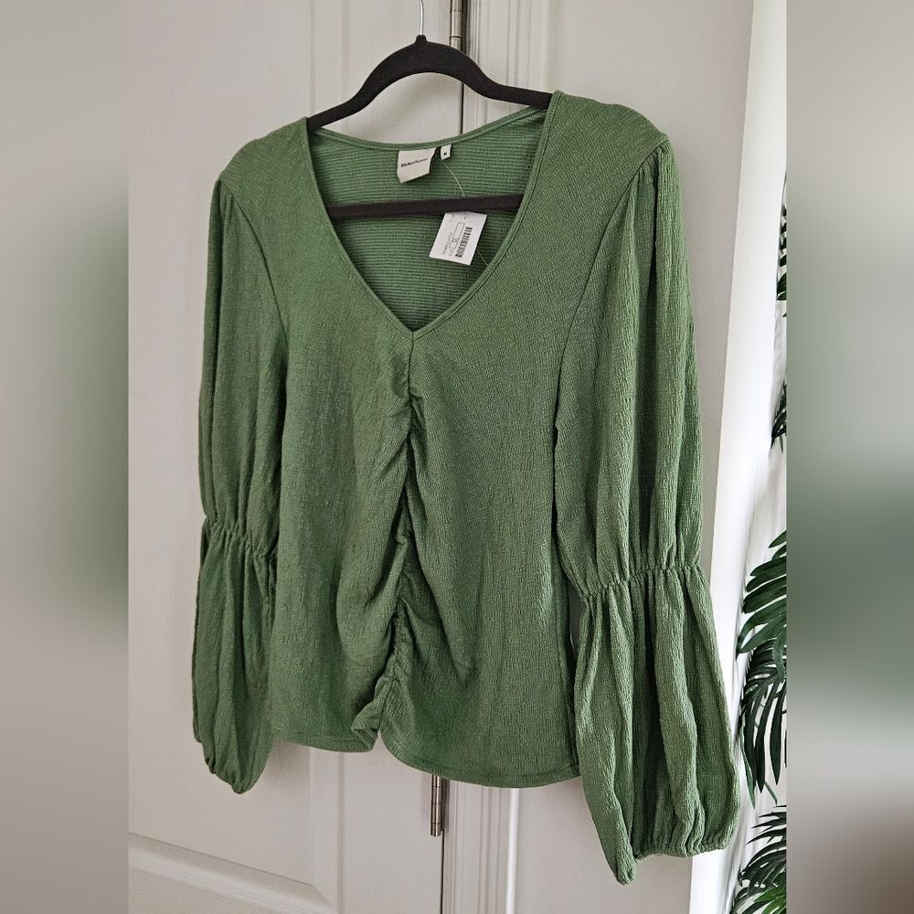 Nwt Richer Poorer Elegant Green Women's Top